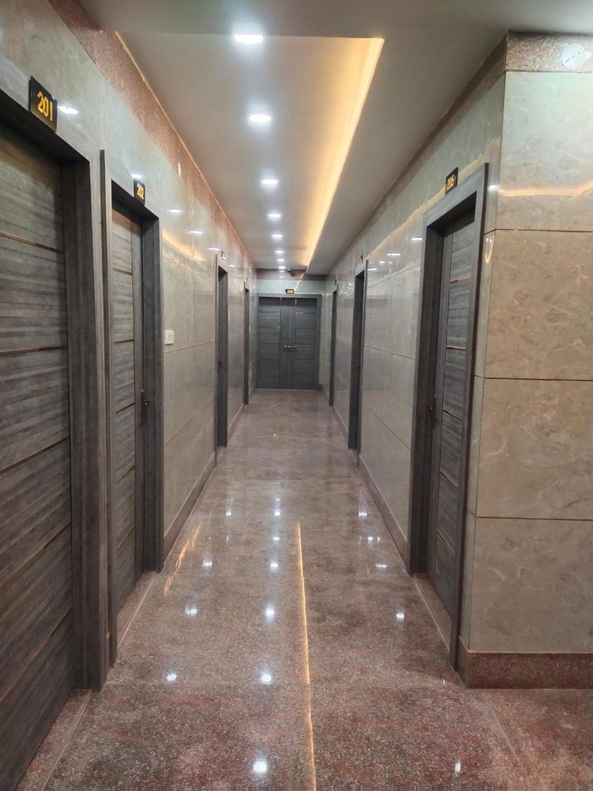 Hotel Utsav Palace Kanpur Bagian luar foto