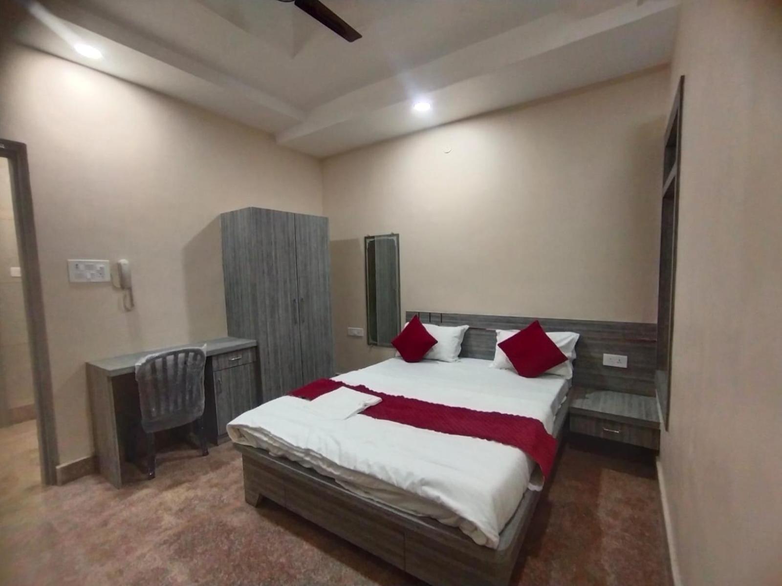 Hotel Utsav Palace Kanpur Bagian luar foto
