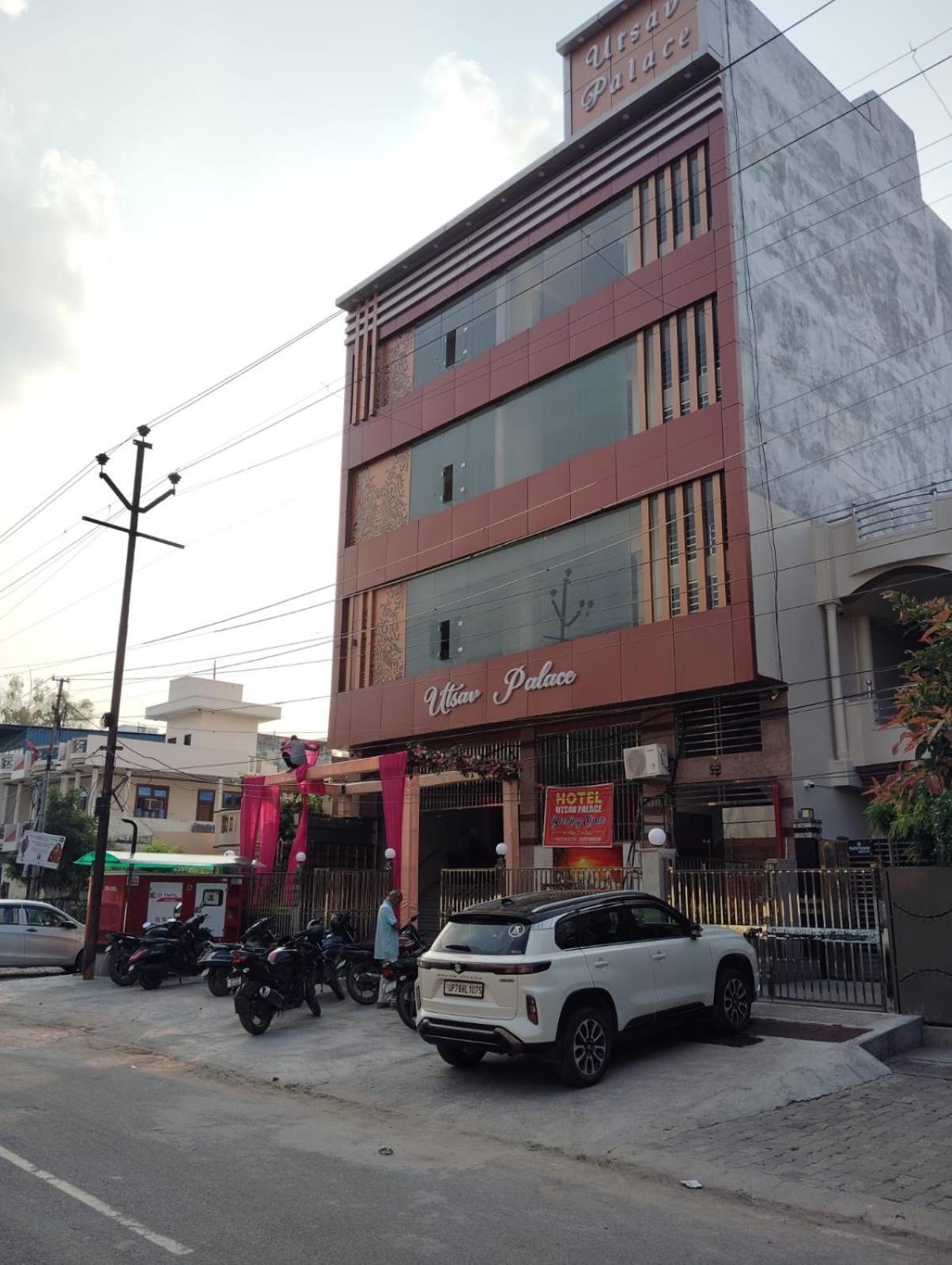 Hotel Utsav Palace Kanpur Bagian luar foto