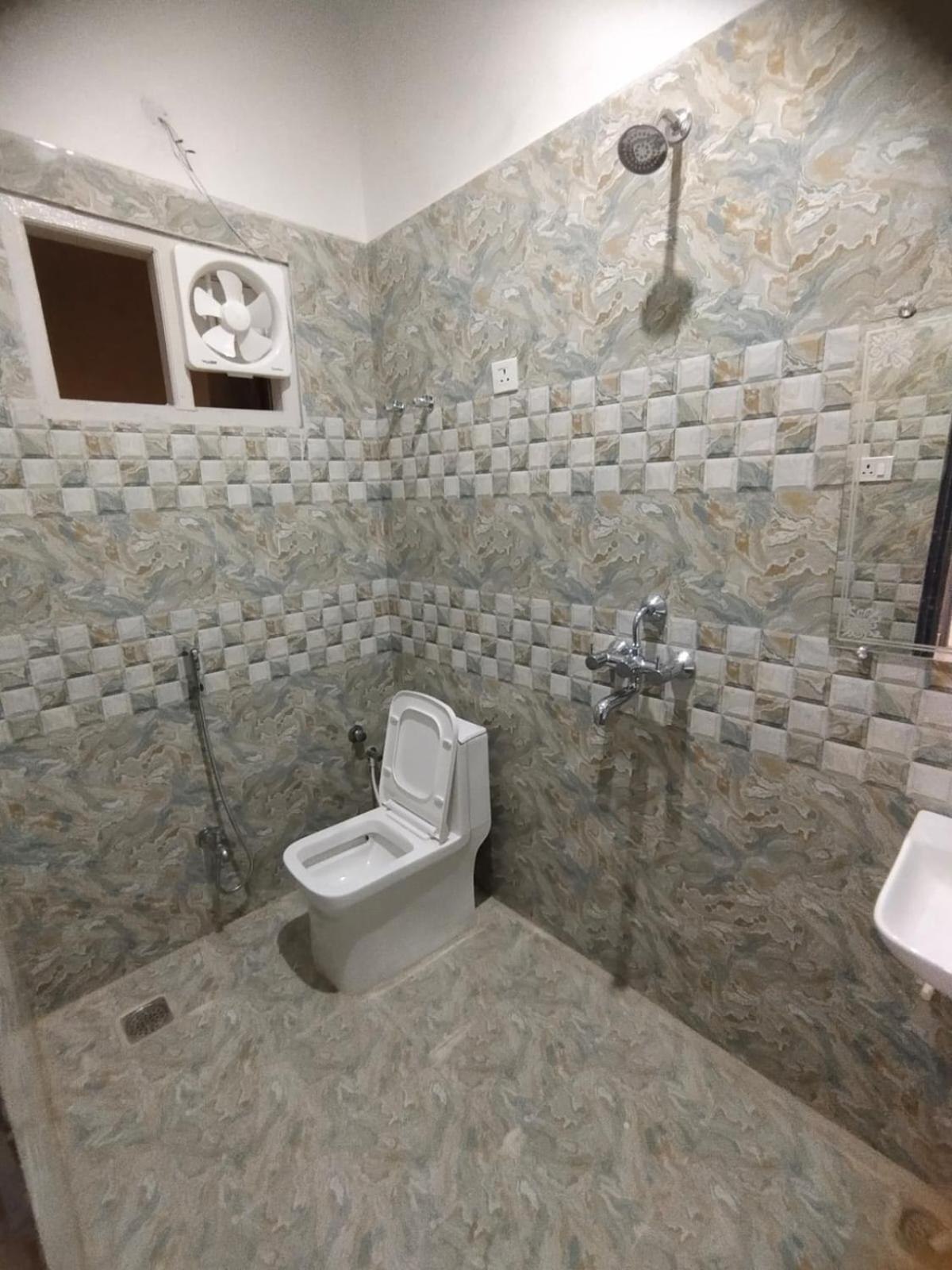 Hotel Utsav Palace Kanpur Bagian luar foto