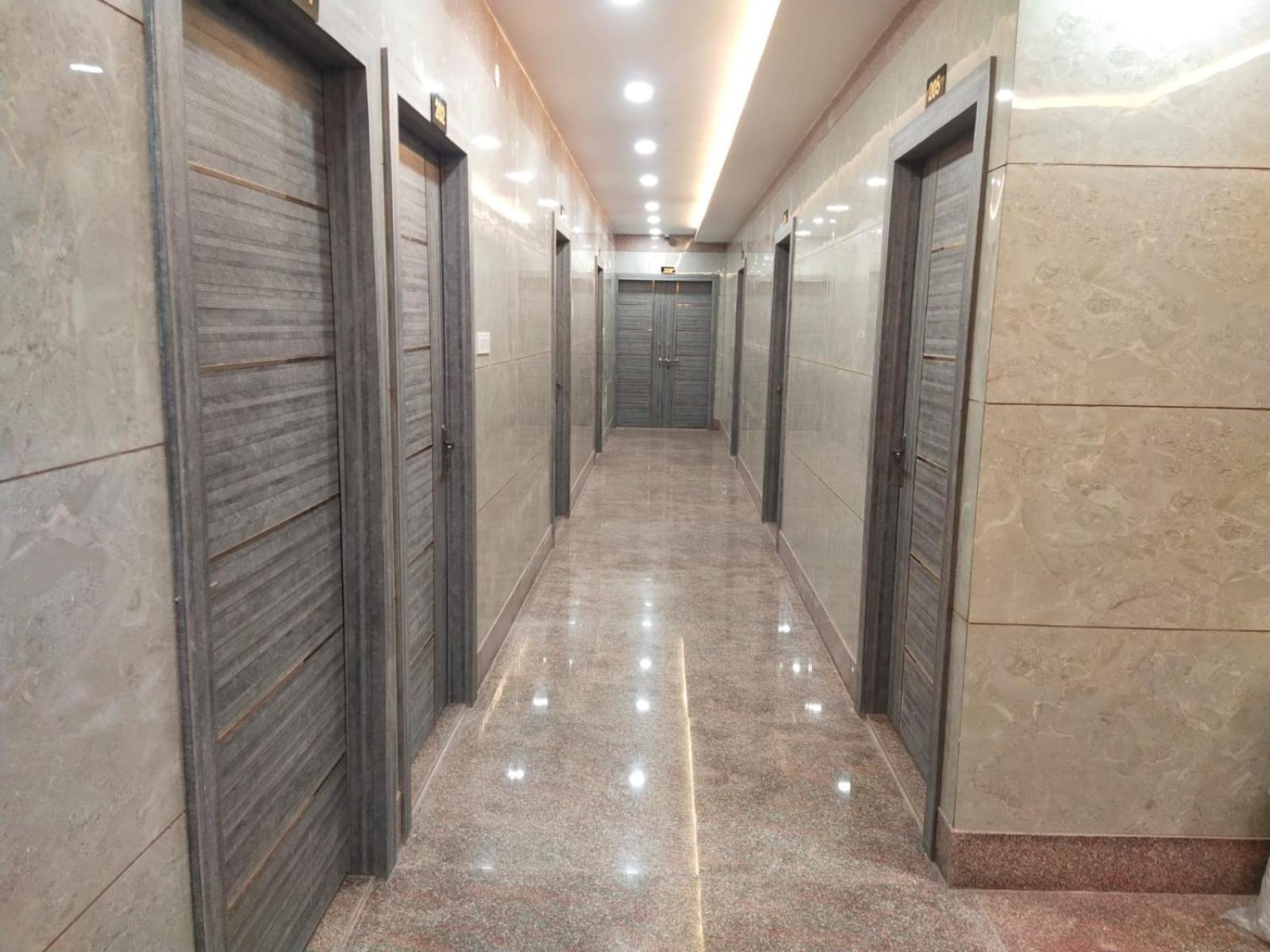 Hotel Utsav Palace Kanpur Bagian luar foto