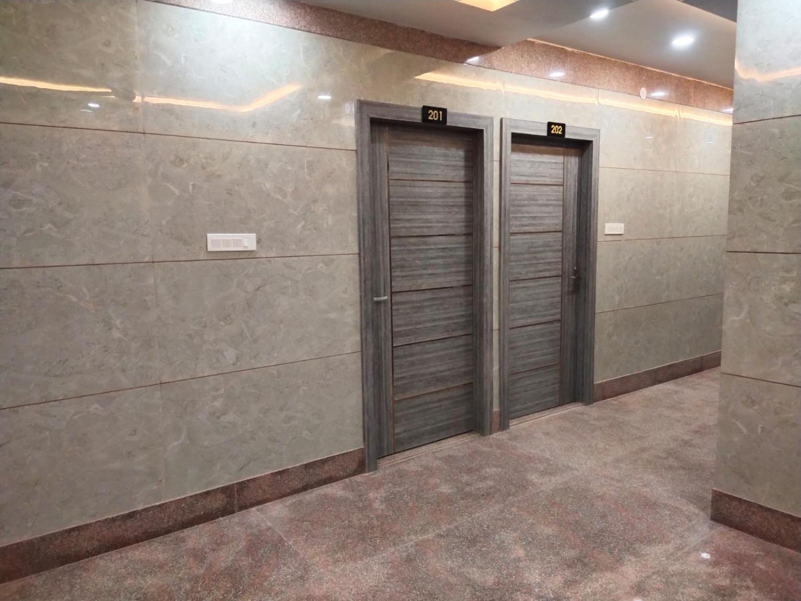 Hotel Utsav Palace Kanpur Bagian luar foto