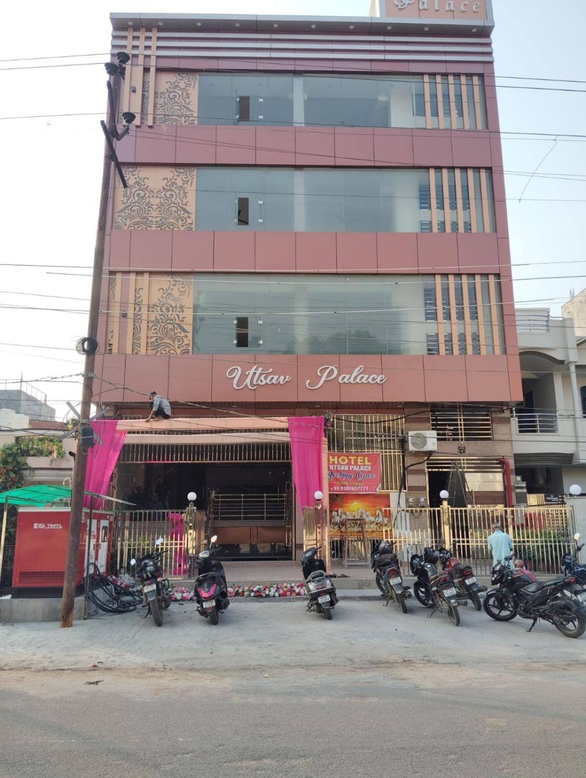 Hotel Utsav Palace Kanpur Bagian luar foto